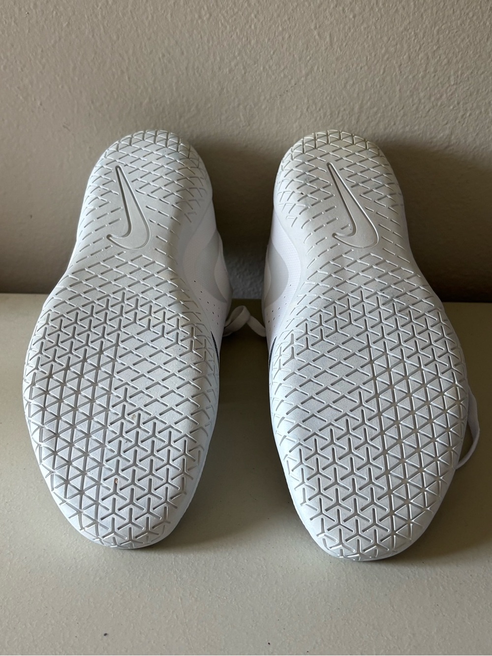 Nike White Women's Athletic Cheer Shoes. - Picture 6 of 8